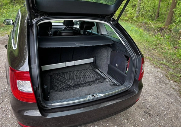 Skoda Superb cena 59000 przebieg: 300000, rok produkcji 2014 z Warszawa małe 277